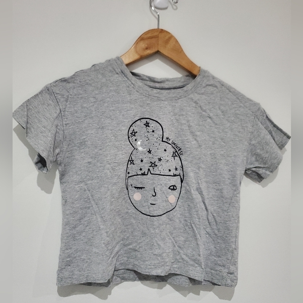 ⚡️3 FOR $15 ⚡️Gymboree Gray crop top "My Universe" tshirt size 7-8